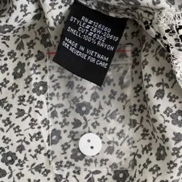 Velvet Heart Elisa Roll Tab Button-Down Black White Floral Pattern Blouse Size L - Picture 5 of 13